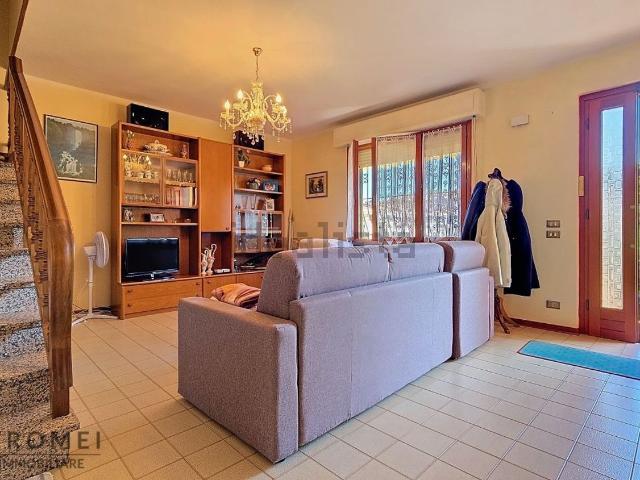 Case e ville in vendita di 220 m² in Via Colonna