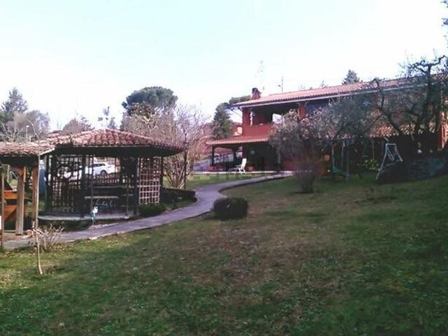 Case e ville in vendita di 220 m² in Via Colle del Vescovo, 21