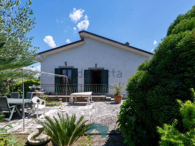 Case e ville in vendita di 220 m² in Via Colle Mainello
