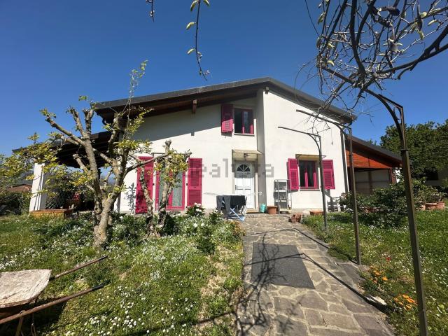 Case e ville in vendita di 220 m² in Via Cà la Prada, 43