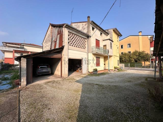 Case e ville in vendita di 220 m² in Via Cà Misani, 2
