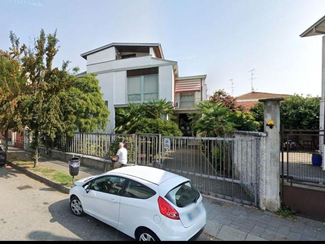 Case e ville in vendita di 220 m² in Via Casale