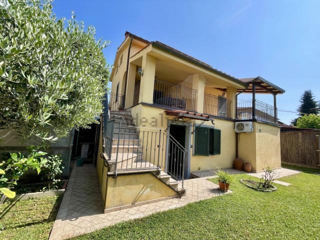 Case e ville in vendita di 220 m² in Via Castagnola