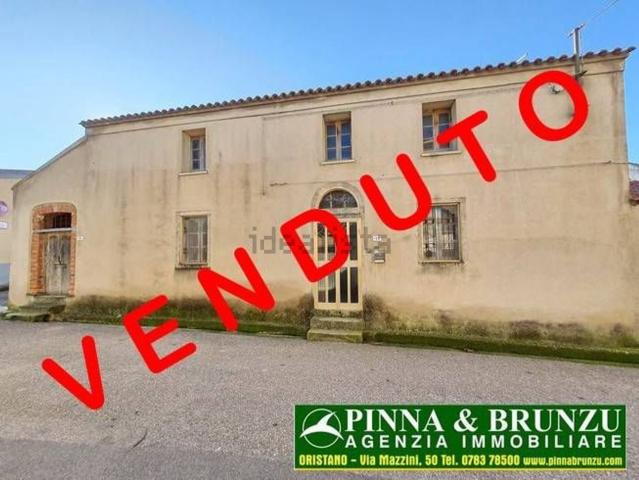 Case e ville in vendita di 220 m² in Via Cesare Battisti, 24