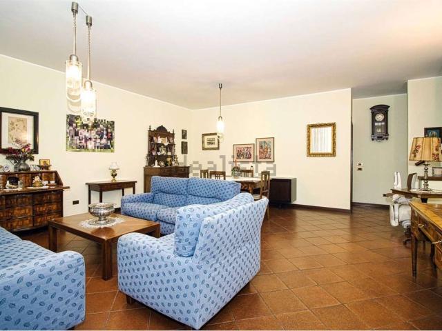 Case e ville in vendita di 220 m² in Via Cimone