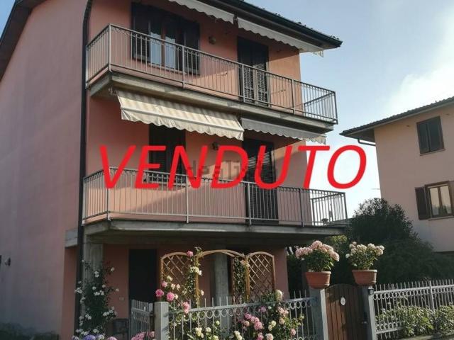 Case e ville in vendita di 220 m² in Via Circonvallazione