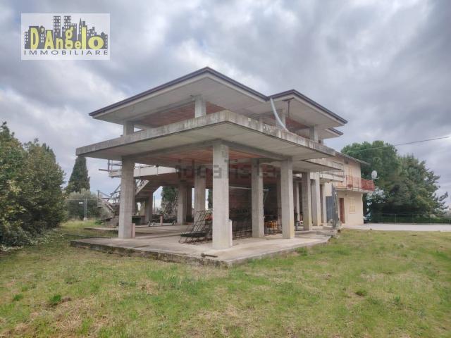 Case e ville in vendita di 220 m² in Via Antonio Gramsci, 14
