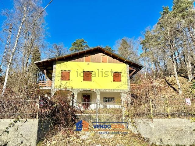 Case e ville in vendita di 220 m² in Via biulla vallonei