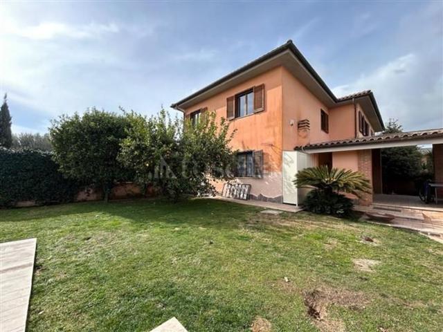 Case e ville in vendita di 220 m² in Via Bresimo