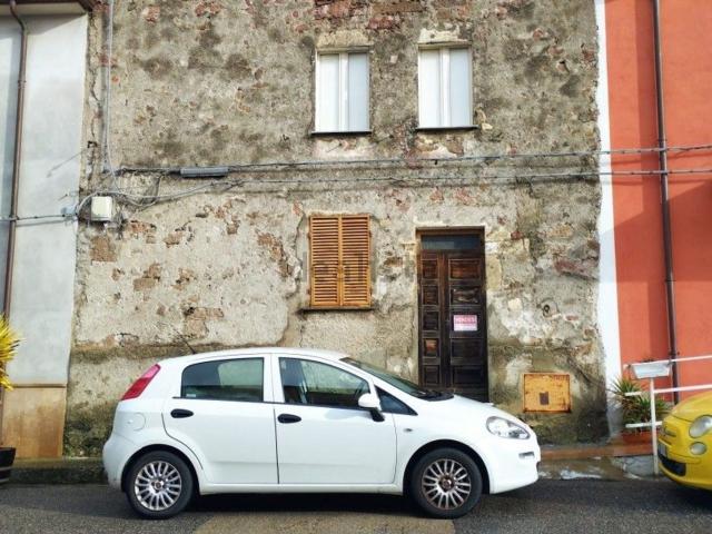 Case e ville in vendita di 220 m² in Via Brigata Sassari