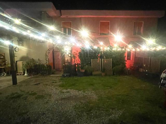 Case e ville in vendita di 220 m² in Via G. Verdi, 4