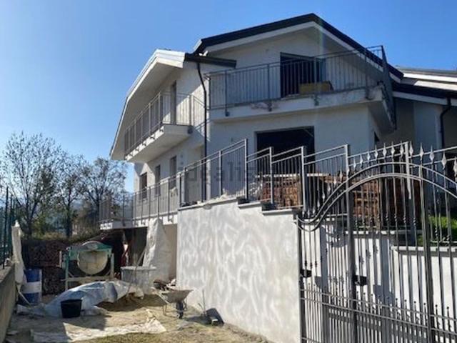 Case e ville in vendita di 220 m² in Via G. Boccaccio, 37