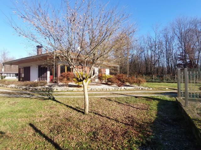 Case e ville in vendita di 220 m² in Via G. D&apos Annunzio