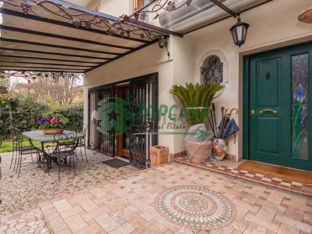 Case e ville in vendita di 220 m² in Via Gazzera Alta