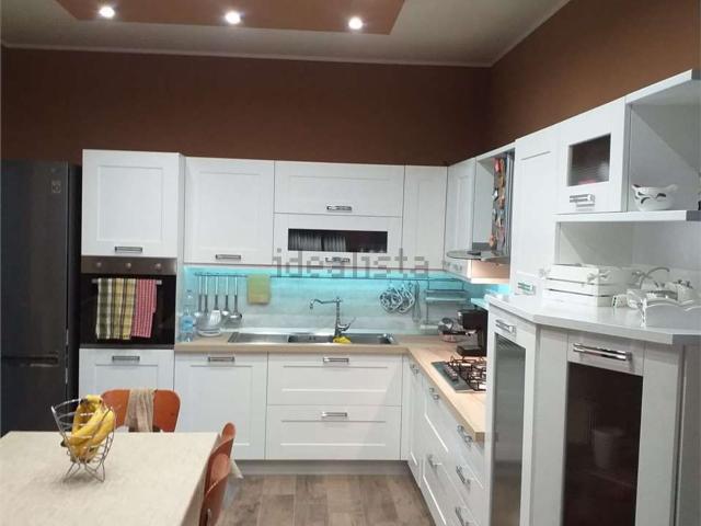 Case e ville in vendita di 220 m² in Via Garda, 4