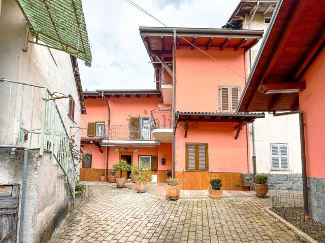 Case e ville in vendita di 220 m² in Via Garibaldi, 150