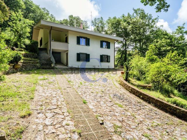 Case e ville in vendita di 220 m² in Via Giuseppe di Vittorio, 22