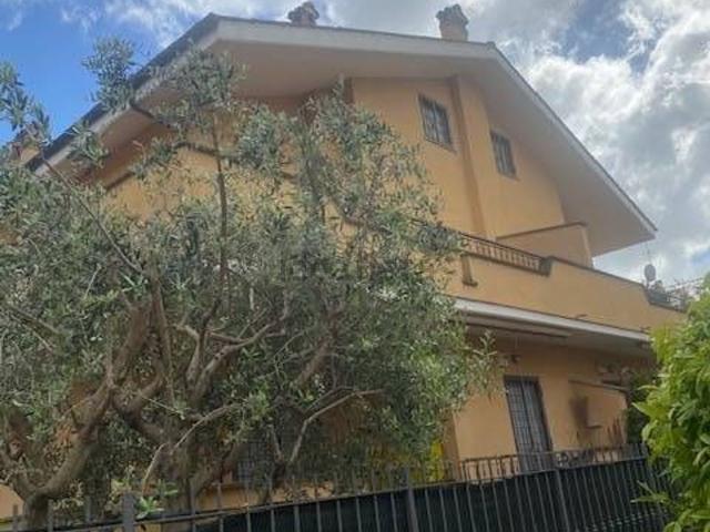 Case e ville in vendita di 220 m² in Via Giuseppe Vanni