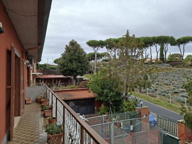 Case e ville in vendita di 220 m² in Via Grotte dello Stinco