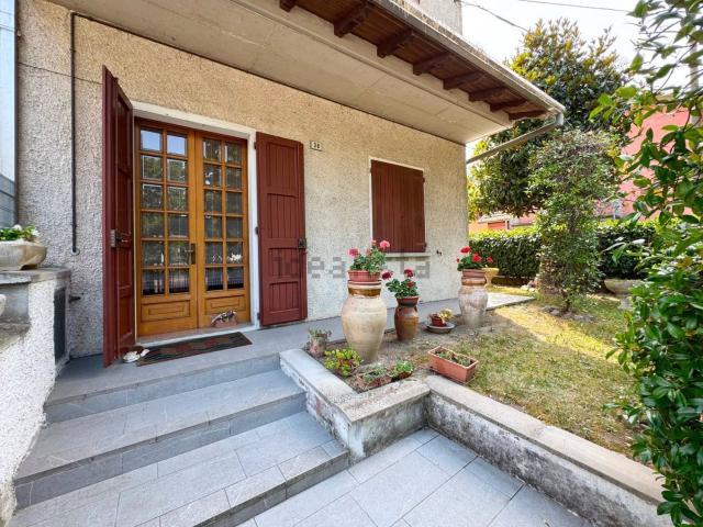 Case e ville in vendita di 220 m² in Via Don Pasquino Borghi, 30