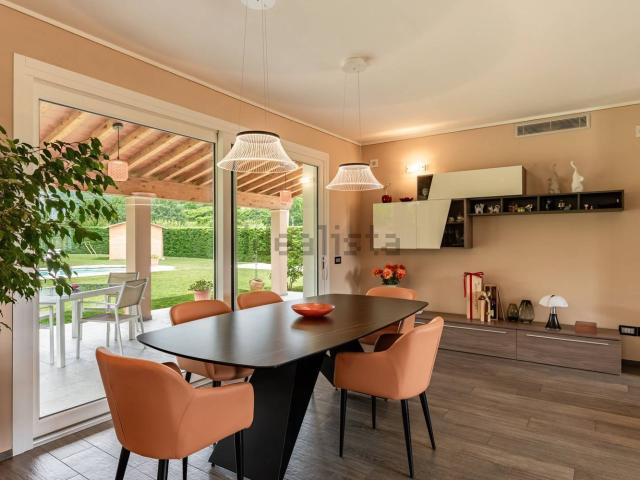 Case e ville in vendita di 220 m² in Via dei Francesconi