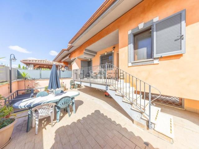 Case e ville in vendita di 220 m² in Via del Fosso dell&apos Osa, 476