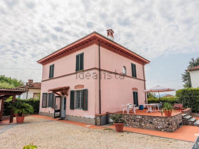 Case e ville in vendita di 220 m² in Via del Giardinetto