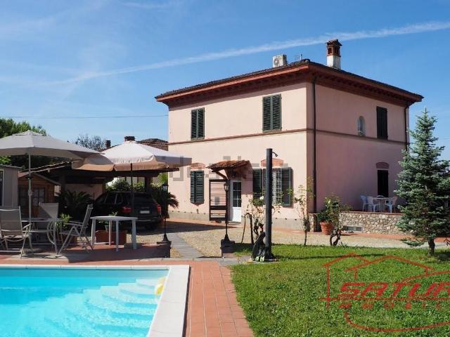 Case e ville in vendita di 220 m² in Via del Giardinetto, 89