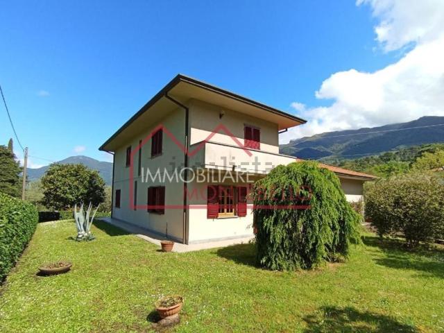 Case e ville in vendita di 220 m² in Via della Canonica, 1168