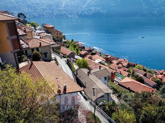 Case e ville in vendita di 220 m² in Via della Libertà