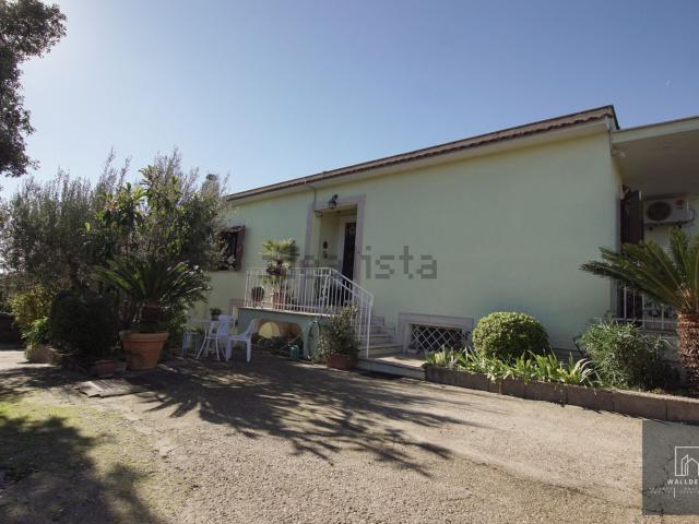 Case e ville in vendita di 220 m² in Via di Santa Fumia, 1