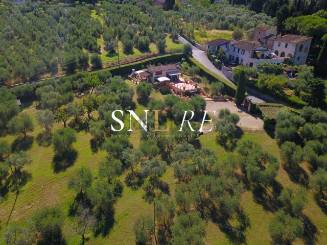 Case e ville in vendita di 220 m² in Via di Ripoli