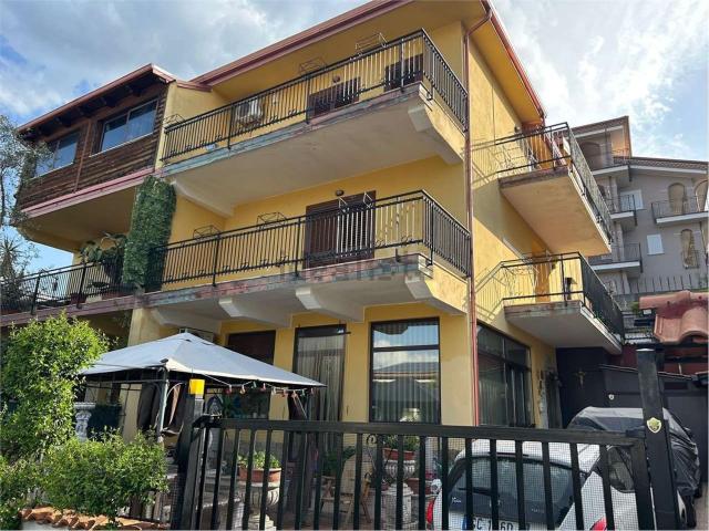 Case e ville in vendita di 220 m² in Via Enrico Fermi