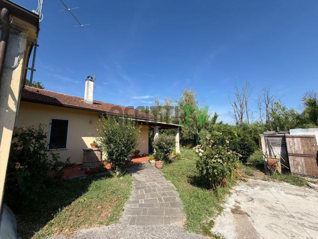 Case e ville in vendita di 220 m² in Via Fossone Basso, 20