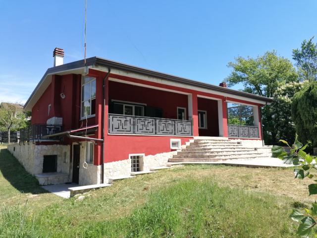Case e ville in vendita di 220 m² in Via Fiano, 41
