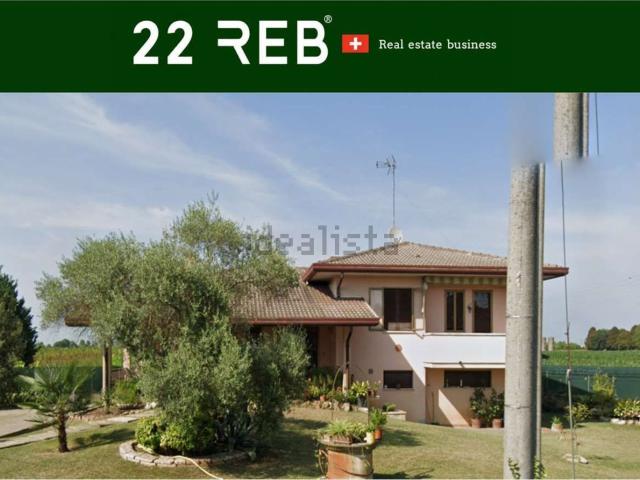 Case e ville in vendita di 220 m² in Via Francesco Petrarca