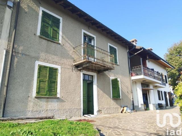 Case e ville in vendita di 220 m² in Via Frassati