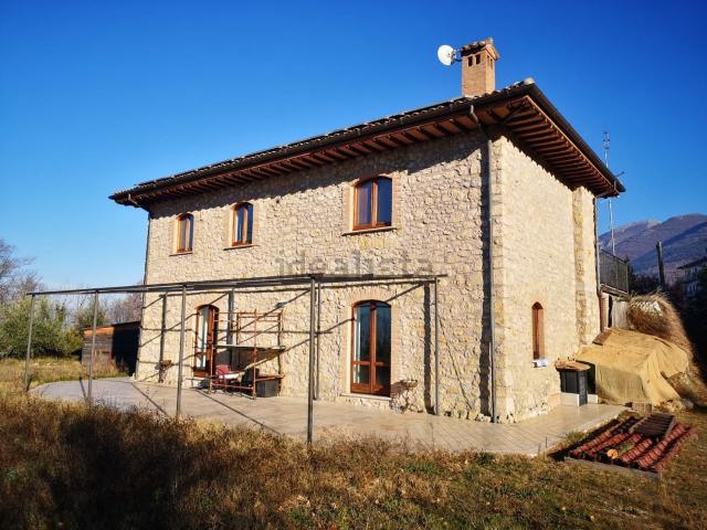 Case e ville in vendita di 220 m² in Via I Maggio