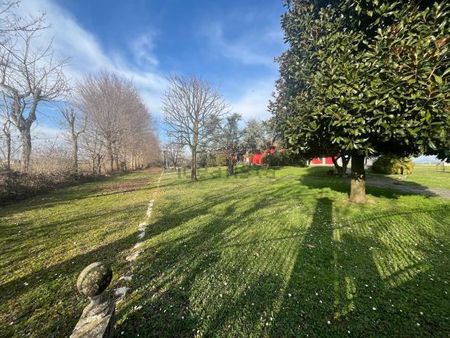 Case e ville in vendita di 220 m² in Via Indipendenza