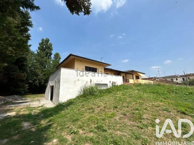 Case e ville in vendita di 220 m² in Via L. R. Finzi