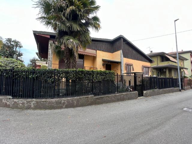 Case e ville in vendita di 220 m² in Via Lazzaretto, 21