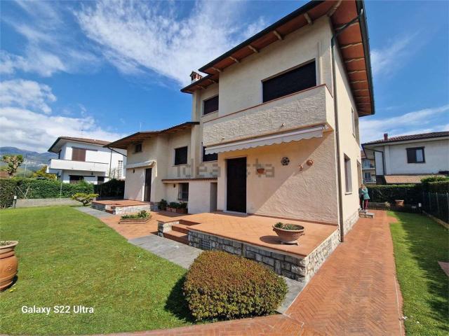 Case e ville in vendita di 220 m² in Via Leonardo Da Vinci