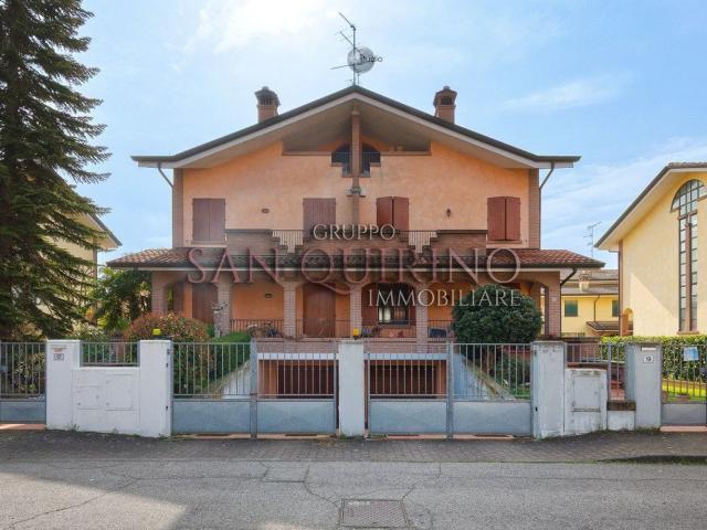 Case e ville in vendita di 220 m² in Via Martiri 30 Gennaio 1944, 19