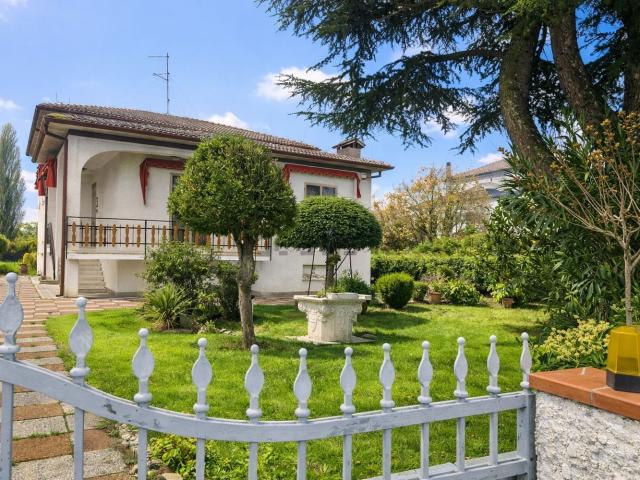 Case e ville in vendita di 220 m² in Via Massafiscaglia