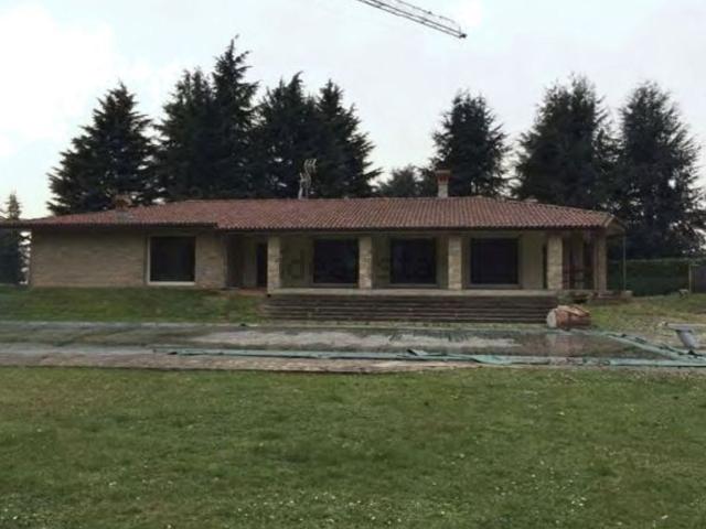 Case e ville in vendita di 220 m² in Via Milano