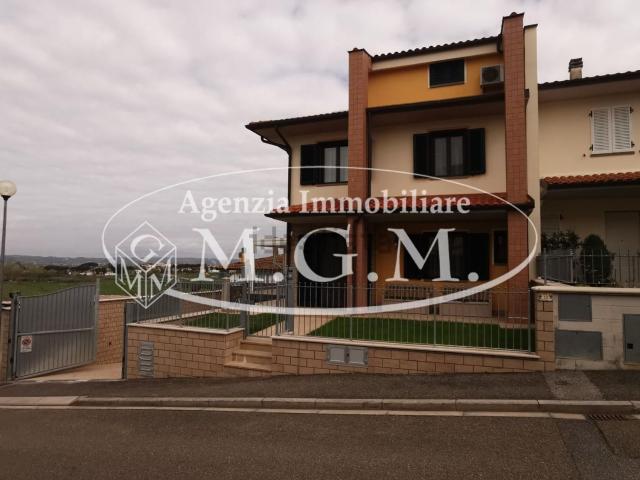 Case e ville in vendita di 220 m² in Via Musciano