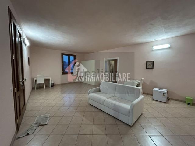 Case e ville in vendita di 220 m² in Via Naviglio, 37