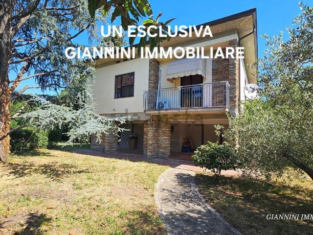 Case e ville in vendita di 220 m² in Via Sottomonte
