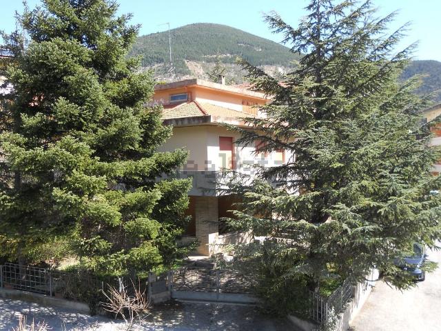 Case e ville in vendita di 220 m² in Via San Mariano