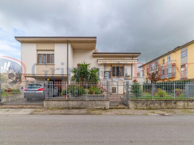 Case e ville in vendita di 220 m² in Via San Martino Sud, 5